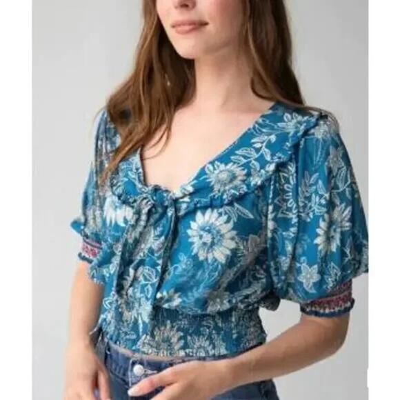 NATURAL LIFE Tops - NEW Natural Life Short Sleeve Floral Cropped Top Blue Womens Size Medium